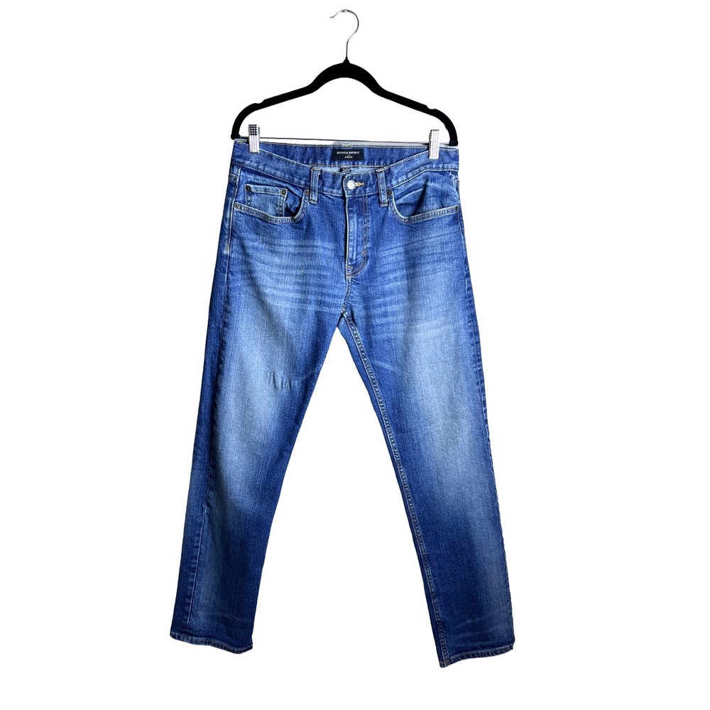 Banana Republic Athletic Fit‎ Light Wash Straight Leg Jeans Size 31x32
